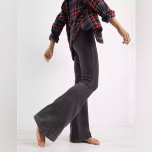 Aerie Groove-On Velour High Waisted Flare Pant - Large